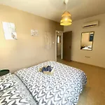 2 Apts, Fast Wi-fi, 5 Min Walk To Apartmán Larnaca