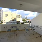 2 Apts, Fast Wi-fi, 5 Min Walk To Apartmán