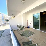 2 Apts, Fast Wi-fi, 5 Min Walk To Apartament