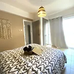 Apartament 2 Apts, Fast Wi-fi, 5 Min Walk To *
