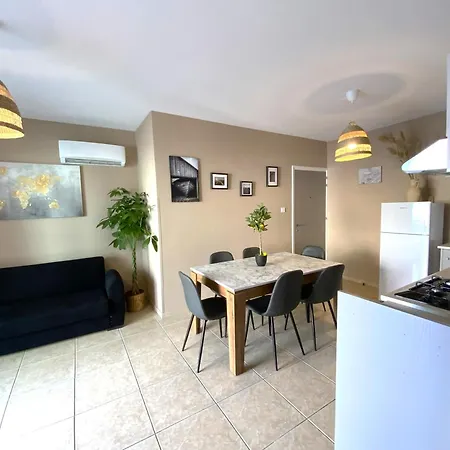 2 Combined Apts, Fast Wi-fi, 5 Min Walk To Апартаменти *