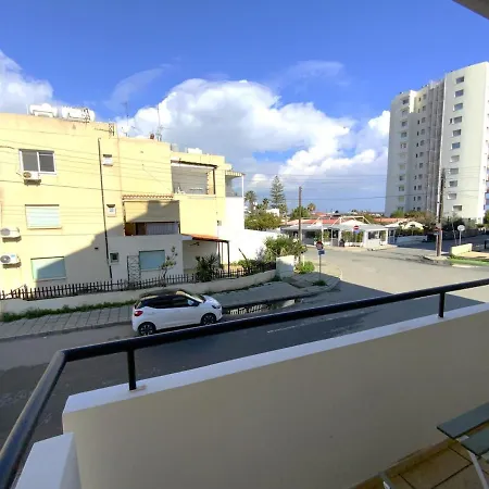 2 Apts, Fast Wi-fi, 5 Min Walk To Apartament Larnaca