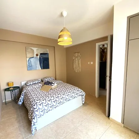 2 Combined Apts, Fast Wi-fi, 5 Min Walk To *