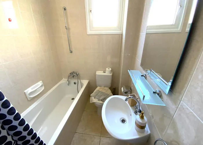 2 Apts, Fast Wi-fi, 5 Min Walk To Apartament *