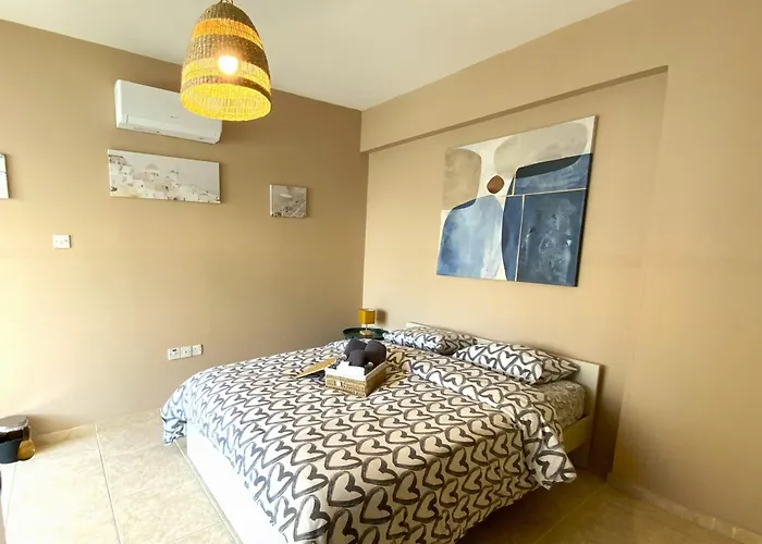 2 Apts, Fast Wi-fi, 5 Min Walk To Larnaca