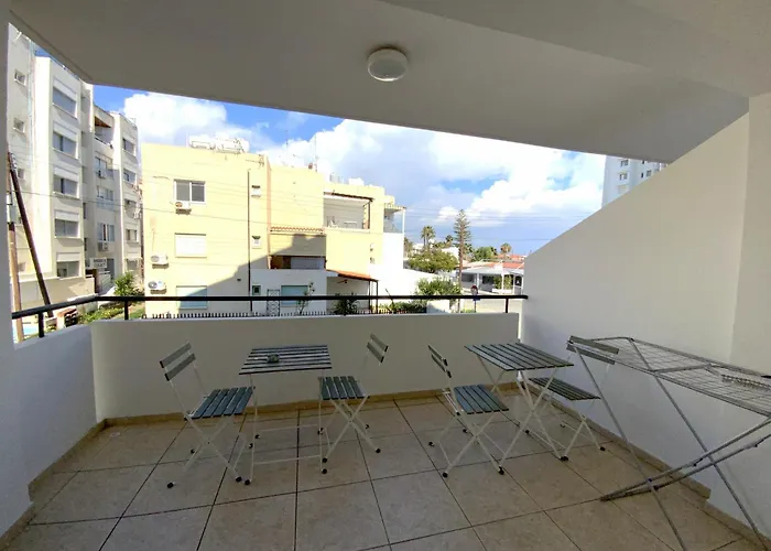 2 Apts, Fast Wi-fi, 5 Min Walk To Apartament