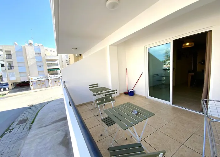 2 Apts, Fast Wi-fi, 5 Min Walk To Apartament