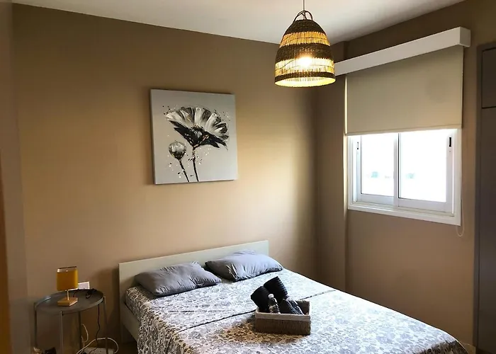 2 Apts, Fast Wi-fi, 5 Min Walk To * Larnaca