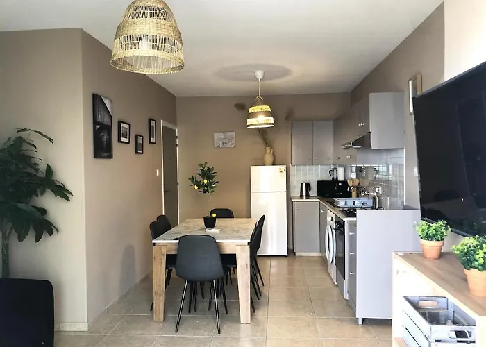 Apartament 2 Apts, Fast Wi-fi, 5 Min Walk To *