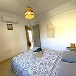 Lejlighed 2 Apts, Fast Wi-fi, 5 Min Walk To