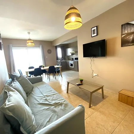 Διαμέρισμα 2 Combined Apts, Fast Wi-fi, 5 Min Walk To *