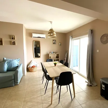 2 Combined Apts, Fast Wi-fi, 5 Min Walk To Διαμέρισμα