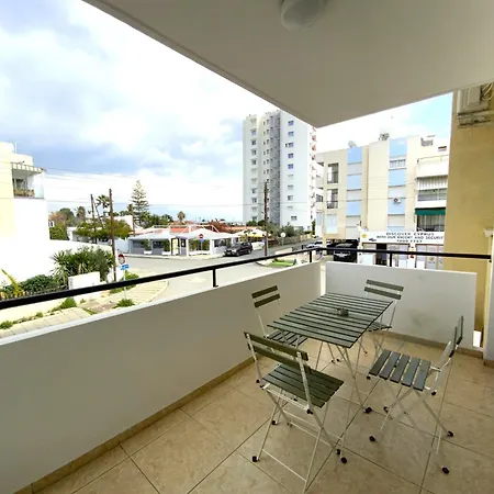 Διαμέρισμα 2 Combined Apts, Fast Wi-fi, 5 Min Walk To *
