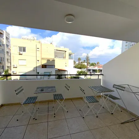 2 Combined Apts, Fast Wi-fi, 5 Min Walk To דירה