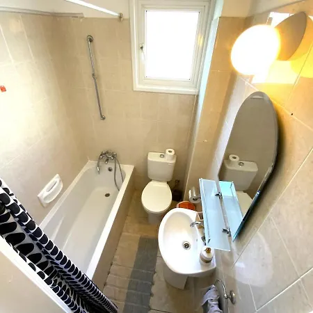 Διαμέρισμα 2 Combined Apts, Fast Wi-fi, 5 Min Walk To Λάρνακα