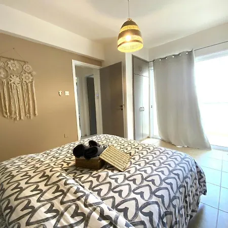 Διαμέρισμα 2 Combined Apts, Fast Wi-fi, 5 Min Walk To *
