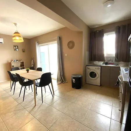 2 Combined Apts, Fast Wi-fi, 5 Min Walk To Διαμέρισμα