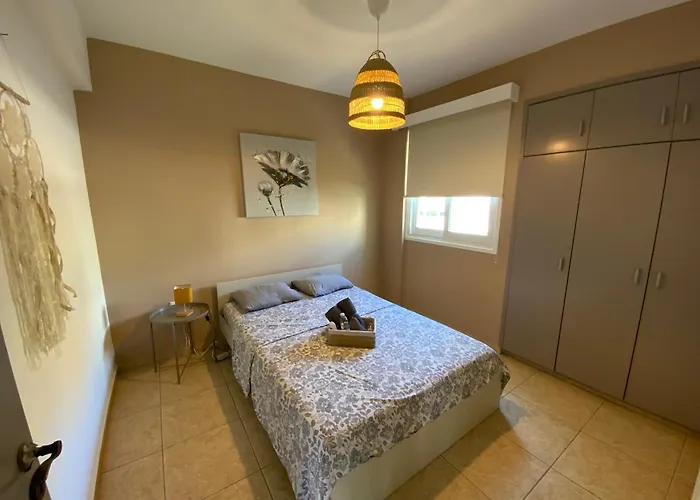 2 Apts, Fast Wi-fi, 5 Min Walk To Διαμέρισμα Λάρνακα