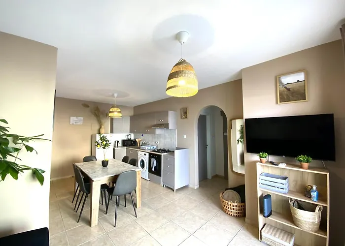 2 Apts, Fast Wi-fi, 5 Min Walk To Διαμέρισμα Λάρνακα