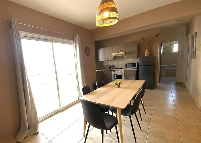 2 Apts, Fast Wi-fi, 5 Min Walk To Apartment