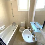 2 Apts, Fast Wi-fi, 5 Min Walk To شقة *
