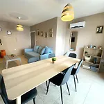 شقة 2 Apts, Fast Wi-fi, 5 Min Walk To لارنكا