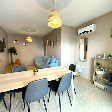Appartement 2 Combined Apts, Fast Wi-fi, 5 Min Walk To Larnaca