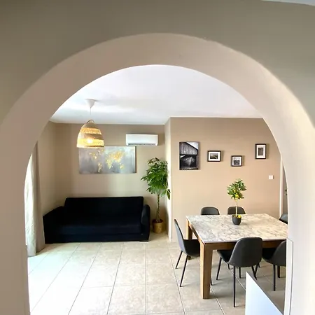 2 Apts, Fast Wi-fi, 5 Min Walk To * لارنكا