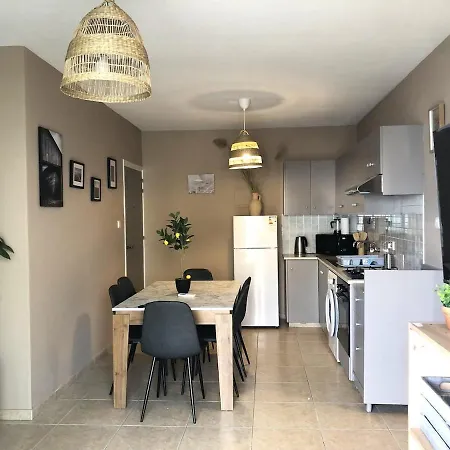 דירה 2 Apts, Fast Wi-fi, 5 Min Walk To *