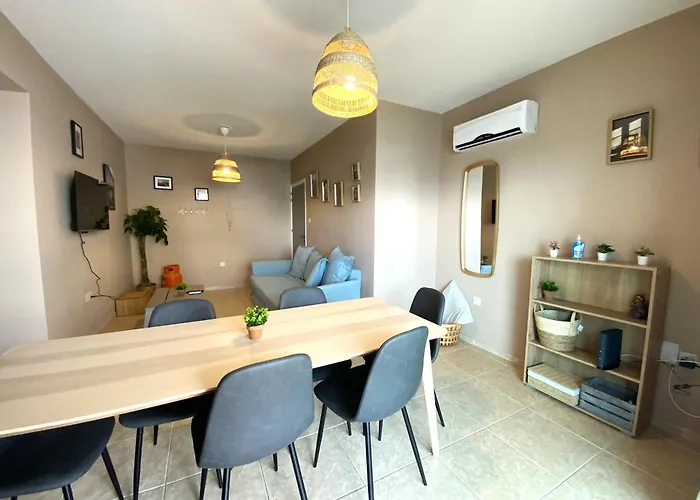 Apartment 2 Combined Apts, Fast Wi-fi, 5 Min Walk To Larnaca